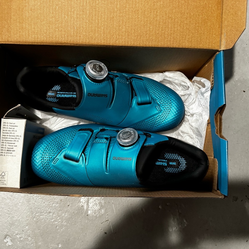 NWT: Shimano Blue Cycling Shoes with cleats